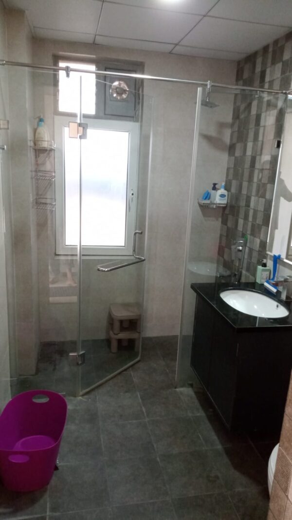 Glass & shower Cubicles all types - Image 16