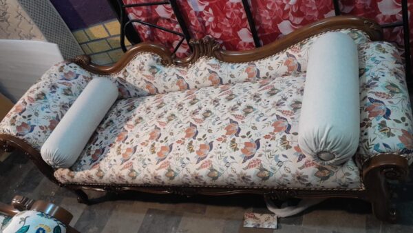 Sofa and furnitures - Image 9
